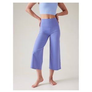 ATHLETA Elation Wide Leg Crop Women’s Violet Active Pants Size Medium NWT